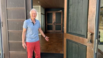 Bild: Philipp Fischer
Peter König ist einer von mehreren Personen, die regelmäßig an Samstagen, Sonn- und Feiertagen die Auferstehungskirche auf- und zusperren.