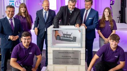 Bild: Daniel Karmann/dpa
Siemens Energy gibt für die Erweiterung des Nürnberger Werks 220 Millionen Euro aus, der Freistaat fördert sie mit bis zu 20 Millionen Euro.