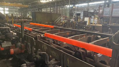 Archivbild: ge
Das Rohrwerk ist (oder war) ein Überbleibsel der einst großen Montanindustrie der Stadt: Nahtlose Rohre von Weltruf für die verschiedensten Zwecke lieferte der Betrieb - hier die glühenden Teile auf der Stoßbank.