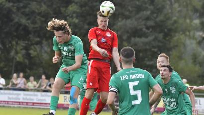 Archivbild: Hubert Ziegler
Stefan Pirner (Zweiter von links) und der TSV Königstein sind nach sechs Siegen aus sechs Spielen in der Kreisliga Süd obenauf. Trainer Roland Winkler verriet sein Erfolgsrezept.