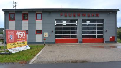Bild: jr
2019 wurde das neue Feuerwehrgerätehaus in Groschlattengrün eingeweiht, mehr als 2500 ehrenamtliche Arbeitsstunden waren im Zuge des Bauprojekts geleistet worden.