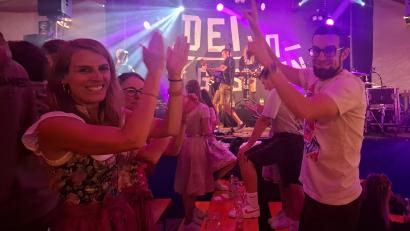 Bild: jua
Die Band sorgt beim Schwarzenfelder Kirwa-Start für beste Stimmung beim jungen Publikum.