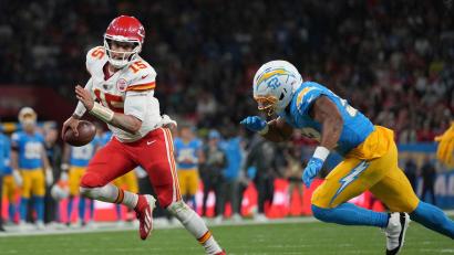 Bild: Andre Penner/AP/dpa
Patrick Mahomes hielt die Chiefs mit seinen Läufen mehrfach im Spiel - zum Sieg reichte es nicht.