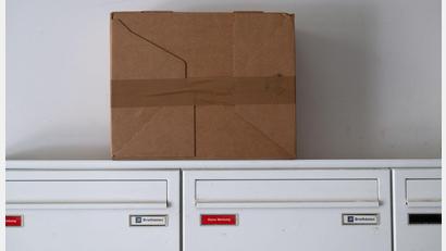 Bild: Sven Hoppe/dpa
Auch DHL hat seinen Paketdienst in die USA deutlich eingeschränkt. (Archivbild)