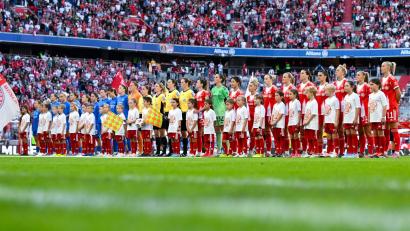 Bild: Sven Hoppe/dpa
Große Kulisse: Mehr Fans hatte noch kein Vereinsspiel zweier Frauen-Teams in Deutschland.