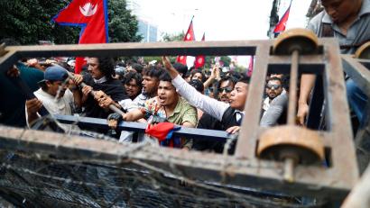 Bild: Skanda Gautam/ZUMA Press Wire/dpa
Demonstranten protestierten gegen Korruption und die Abschaltung der sozialen Medien durch die Regierung Nepals.