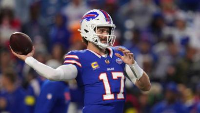 Bild: Gene J. Puskar/AP/dpa
Josh Allen führte die Bills zu einem spektakulären Comeback-Sieg gegen die Ravens.