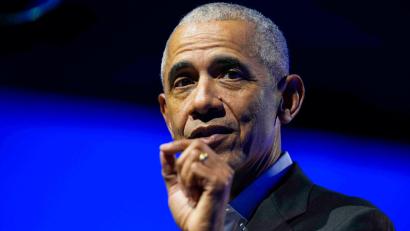 Bild: Erin Hooley/AP/dpa
Der frühere US-Präsident Barack Obama hat seinen dritten Emmy als „Bester Erzähler“ gewonnen. (Archivbild)