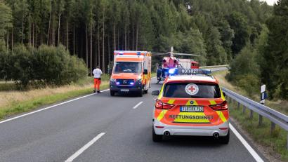 Bild: Roland Wellenhoefer
Der Rettungshubschrauber Christoph 80 brachte den Verletzten in ein Klinikum.