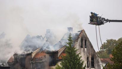 Bild: Geir Olsen/NTB/dpa
Nach einem Brand in einem Haus sind vier Frauen tot aufgefunden worden.