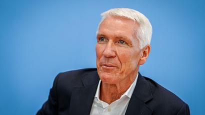Bild: Kay Nietfeld/dpa
Datenschutz-Regeln sind viel zu kompliziert, findet Bitkom-Präsident Ralf Wintergerst.