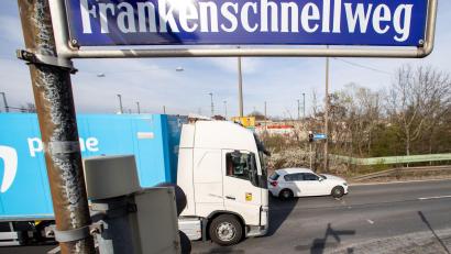 Bild: Daniel Karmann/dpa
Beeinträchtigungen im Zug- und Autoverkehr: Menschen in Nürnberg brauchen Geduld. (Symbolbild)