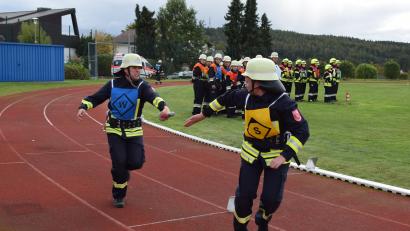 Archivbild: bnr
Der Staffellauf in voller Feuerwehrmontur gehört auch zum Programm der Bundes-, Landes- und Oberpfalz- Wettkämpfe am Samstag, 13. September, in Amberg
