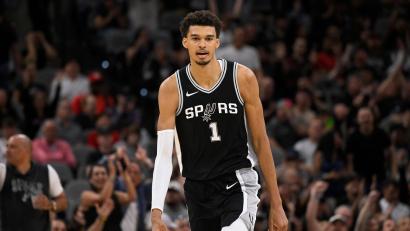 Bild: Darren Abate/AP/dpa
Wembanyama will mit einem neuen Fan-Club für mehr Stimmung bei den San Antonio Spurs sorgen. (Archiv-Foto)