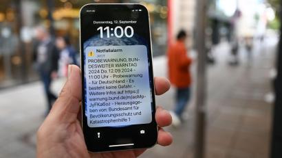 Bild: Bernd Weißbrod/dpa
Die Handys klingeln unter Umständen auch, wenn sie auf stumm geschaltet sind (Archivbild).