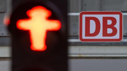 Bild: Robert Michael/dpa
Der Ausbau der Sachsen-Franken-Magistrale ist laut einer Kleinen Anfrage auf unbestimmte Zeit gestoppt (Symbolbild)