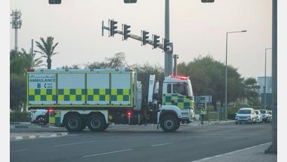 Bild: Nikku/XinHua/dpa
Ein Krankenwagen in der Nähe des israelischen Angriffsorts in Doha.