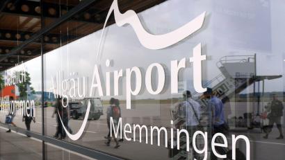 Bild: Andreas Gebert/dpa
Der Allgäu Airport bei Memmingen legte im ersten Halbjahr 2025 bei den Passagieren besonders stark zu. (Archivbild)
