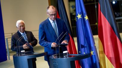 Bild: Fabian Sommer/dpa
Kanzler Merz kommentiert das Eindringen russischer Drohnen in den polnischen Luftraum mit deutlichen Worten.