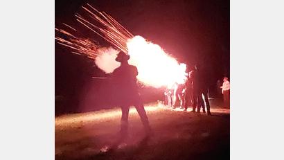 Bild: gi
Zwölf Böllerschützen aus Moosbach und Eslarn nahmen am Feuerblumenschießen über Moosbach teil.