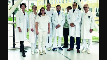Bild: KNO AG
Das erfahrene Team (v. r. n. l.): Dr. Horn, Prof. Dr. Dr. Dr. h.c. Bschleipfer, PD Dr. Gagel, Prof. Wittel, Dr. Lechler, Dr. Troppmann, Dr. Holzgartner (Koordinatorin des Onkologischen Zentrums) und Prof. Bremerich (Ärztliche Direktorin der KNO AG) betreut Krebspatientinnen und -patienten in allen Phasen der Erkrankung.