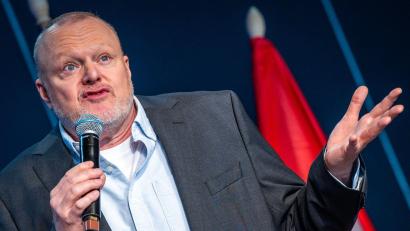 Bild: Jens Büttner/dpa
Stefan Raab geht mit einem neuen Projekt an den Start - in der kommenden Woche gleich zwei Mal. (Archivbild)