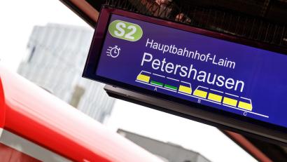 Bild: Matthias Balk/dpa
Grün steht für viele freie Plätze, gelb für mittlere Auslastung im Wagon.