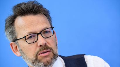 Bild: Bernd von Jutrczenka/dpa
Sieht noch viele offene Fragen bis zur Entscheidung über den Olympia-Bewerber: DOSB-Vorstandschef Otto Fricke.