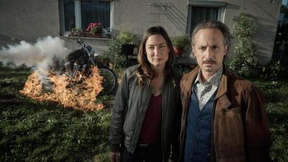 Bild: Bernd Schuller/BR/ARD Degeto Film/Hager Moss Film GmbH/dpa
Frederike Bader (Marie Leuenberger) und Ferdinand Zankl (Michael Ostrowksi) sind die Helden der Reihe.