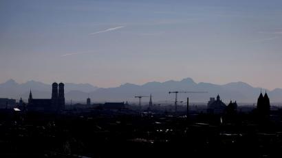 Bild: Karl-Josef Hildenbrand/dpa
Die bayerische Landeshauptstadt hat ihren Spitzenplatz im Bitkom-Ranking verteidigt. (Archivbild)