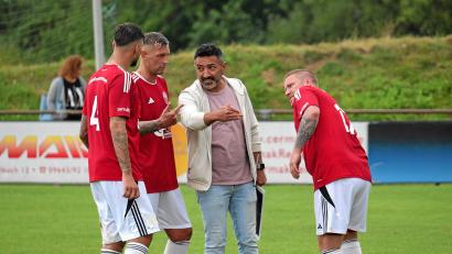 Bild: Rainer Rosenau
Dieses Quartett wird künftig nicht mehr für den VfB Rothenstadt tätig sein oder spielen: Noel Scheler (von links), Andreas Scheler, Ex-Trainer Hakan Boztepe und Michael Jonczy.