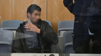 Bild: Federico Gambarini/dpa
Der Angeklagte hatte die Tat zu Prozessbeginn gestanden.