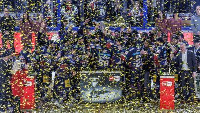 Bild: Andreas Gora/dpa
Triumphieren am Ende wieder die Eisbären Berlin?