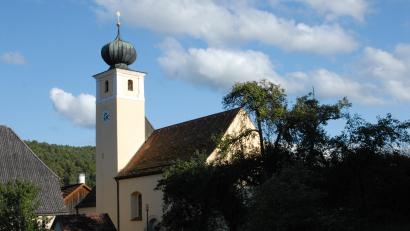 Bild: pop
Die St. Jakobuskirche in Emhof - am kommenden Wochenende wird die Kirchweih gefeiert