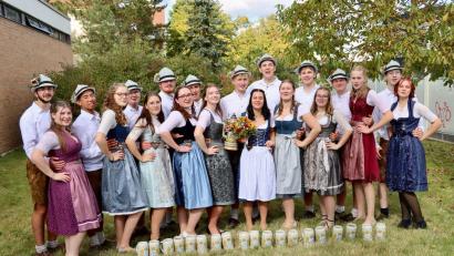 Bild: Thomas Held
Die Kirwapaare vom Vorjahr freuen sich schon auf das Fest am 27. und 28. September.