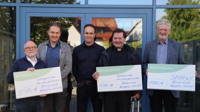 Bild: Bürgerwind Edelsfeld
Spendenübergabe an den Verein Sega und Kirchengemeinden in Edelsfeld.