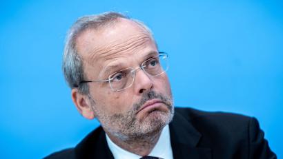 Bild: Michael Kappeler/dpa
Felix Klein sieht die Absage an den israelischen Dirigenten Lahav Shani als eindeutig antisemitisch. (Archivbild)