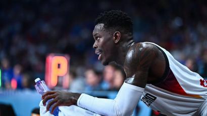 Bild: Stefanos Kyriazis/ZUMA Press Wire/dpa
Dennis Schröder beim Halbfinale gegen Finnland.