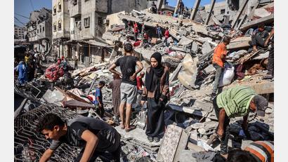 Bild: Abed Rahim Khatib/dpa
Bei israelischen Angriffen im Gazastreifen starben nach Angaben aus medizinischen Kreisen mindestens 50 Menschen.