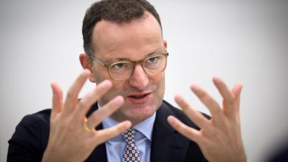Bild: Bernd von Jutrczenka/dpa
Spahn stößt Debatte über Vermögensverteilung an. (Archivbild)