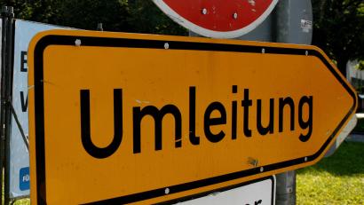 Symbolbild: Angelika Warmuth
Ein Umleitungsschild und zwei Durchfahrtverbotsschilder sind auf der Kreisstraße zwischen Parkstein und Hammerles entwendet worden.