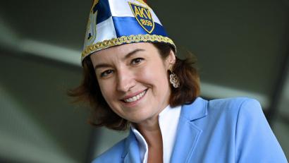Bild: Helena Dolderer/dpa
Dorothee Bär (CSU) ist erst die 9. Frau, die den Orden erhält.