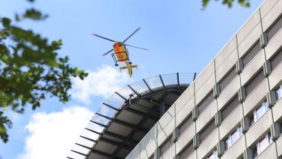 Bild: Karl-Josef Hildenbrand/dpa
Bei dem Unfall kam ein Mann ums Leben, auch zwei Rettungshubschrauber waren im Einsatz. (Symbolbild)