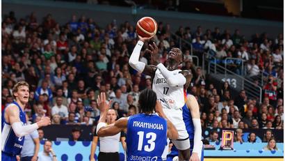Bild: Matthias Stickel/dpa
Dennis Schröder will die deutschen Basketballer auch zum EM-Titel führen.