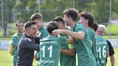 Bild: Hubert Ziegler
Große Freude bei der DJK Gebenbach nach dem Schlusspfiff