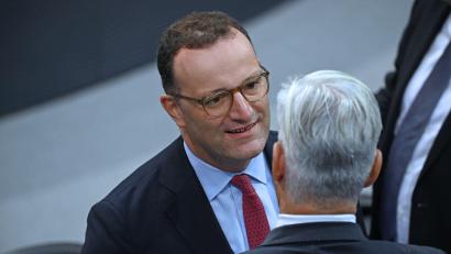 Bild: Helena Dolderer/dpa
Unionsfraktionschef Spahn hat eine Debatte über die Vermögensverteilung angestoßen.