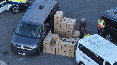 Bild: Fabian Höfig/NEWS5/dpa
Ermittler haben im Hamburger Hafen mehr als 400 Kilogramm Kokain gefunden.