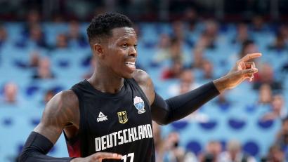 Bild: Matthias Stickel/dpa
Dennis Schröder wurde als wertvollster Spieler ausgezeichnet.