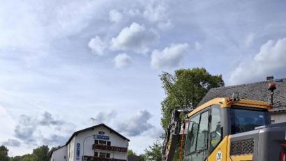 Bild: soj
Eine der größten Baustellen in Ebnath ist zurzeit die Erneuerung von Kanal und Straße im Gregnitzweg.