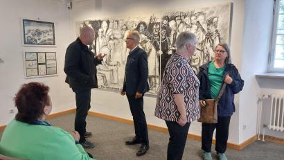 Bild: Kunz
Unter dem Titel „Krieg und Vertreibung – nach 80 Jahren“ eröffnete am Sonntag in der Galerie des Alten Schulhauses eine außergewöhnliche Ausstellung.